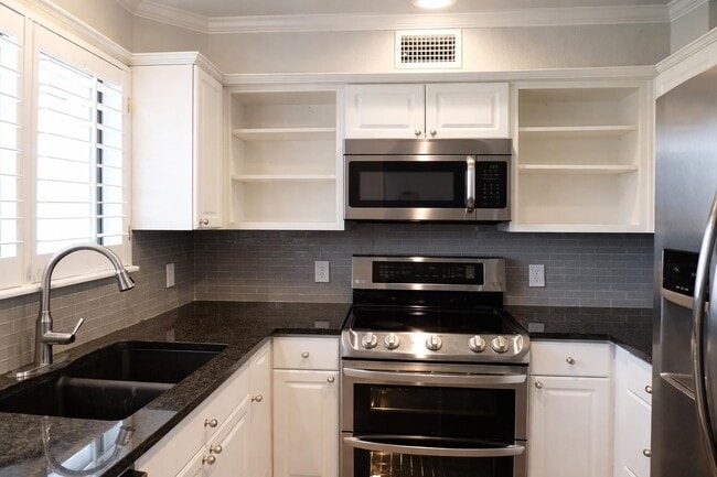 Building Photo - 105 Star