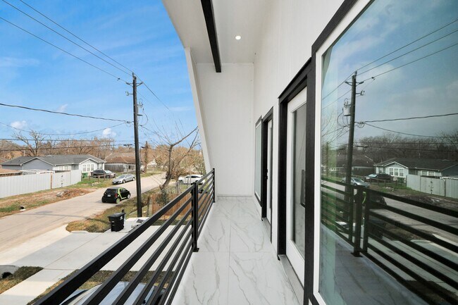 Building Photo - 3524 Rebecca St