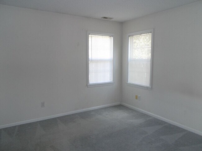 Building Photo - Charming Home in Forest Park