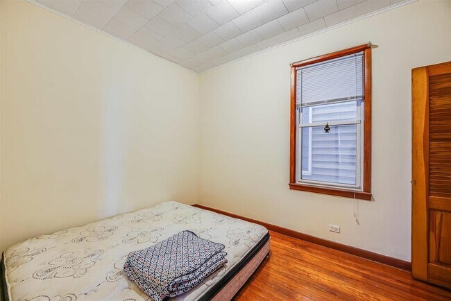 Building Photo - 98 W 47th St
