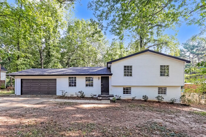 Primary Photo - 203 Lucan Way