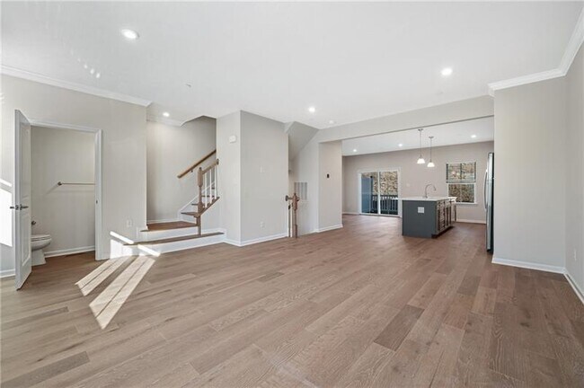 Building Photo - 204 Scenic Dr