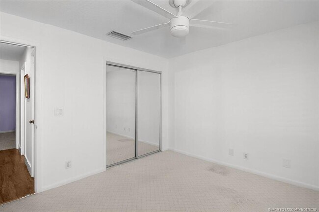 Building Photo - 2225 SW Creekside Dr