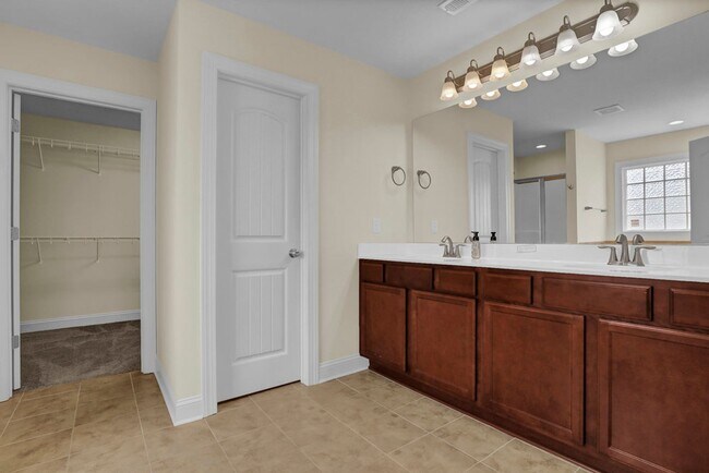 Building Photo - 427 Worsley Wy
