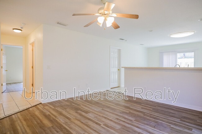 Building Photo - 342 Apple Dr