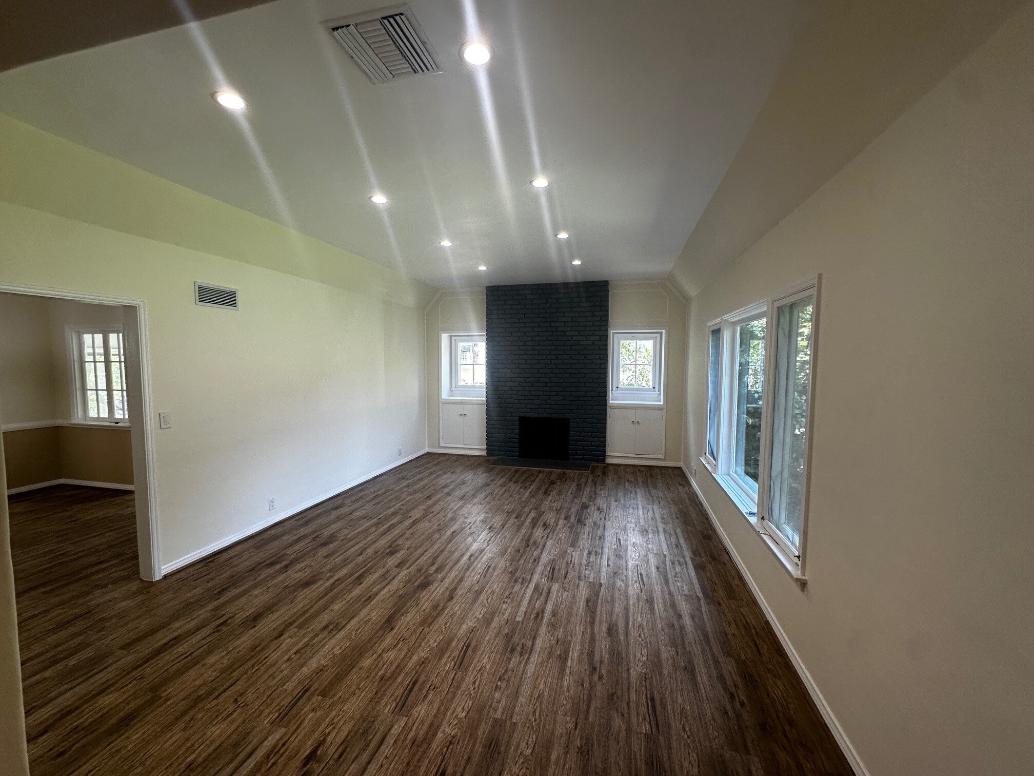 Building Photo - 2151 N Altadena Dr
