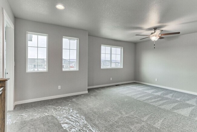 Building Photo - 3 Bedroom 3 Bath home in Raindance