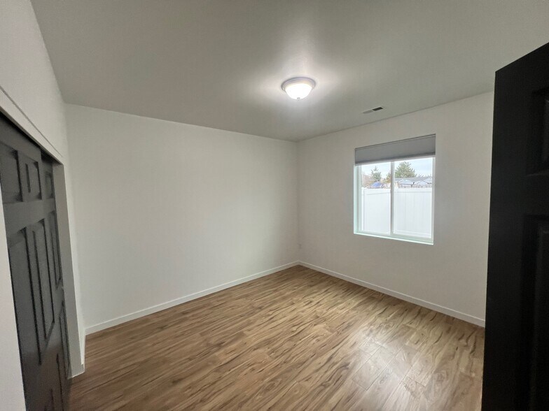 Building Photo - 119 Grant Dr