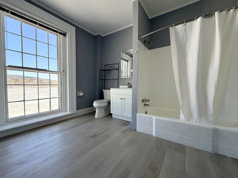 Building Photo - 83 Main St