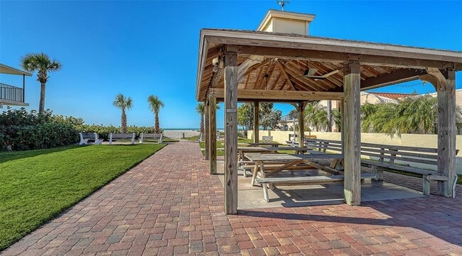 Building Photo - 817 Harbor Dr S