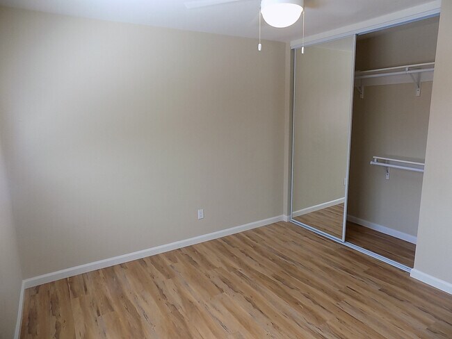 Building Photo - m497 - Mateer