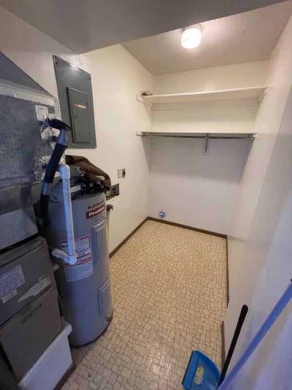 Building Photo - 909 E 24th Ave