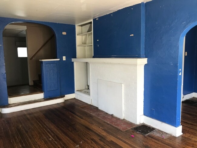 Building Photo - 303 W College St