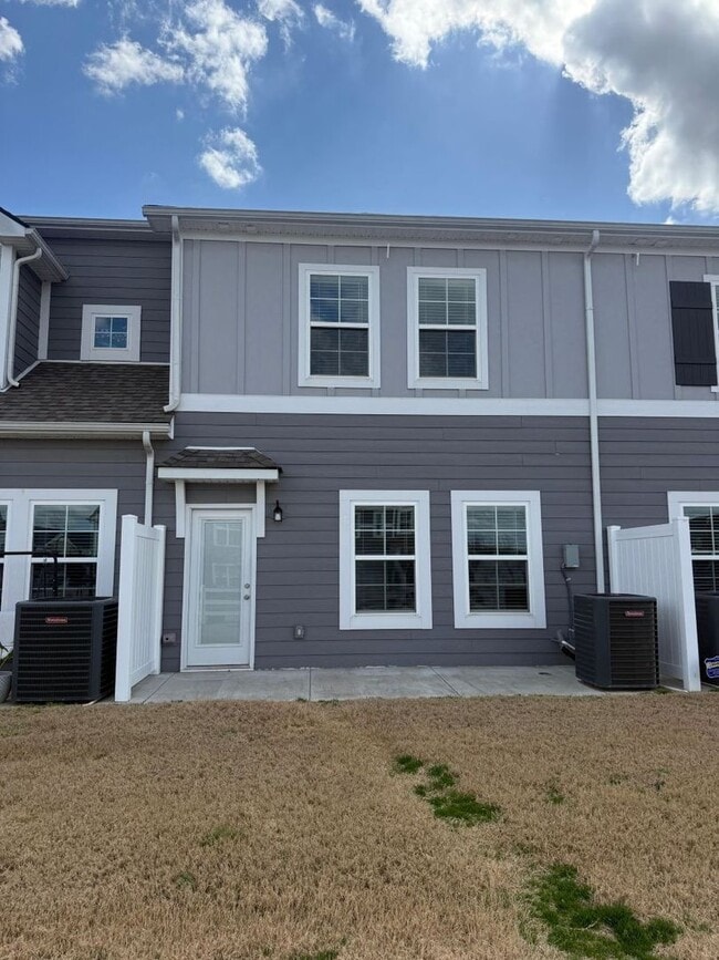 Building Photo - 5750 Dockside Dr