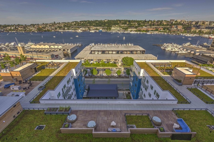 Building Photo - One Lakefront