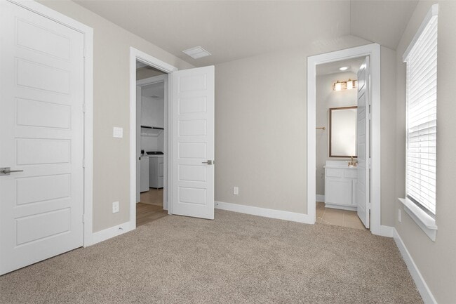 Building Photo - 2002 Bluff Oak Ct