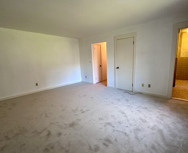 Building Photo - 152b Apache Ln