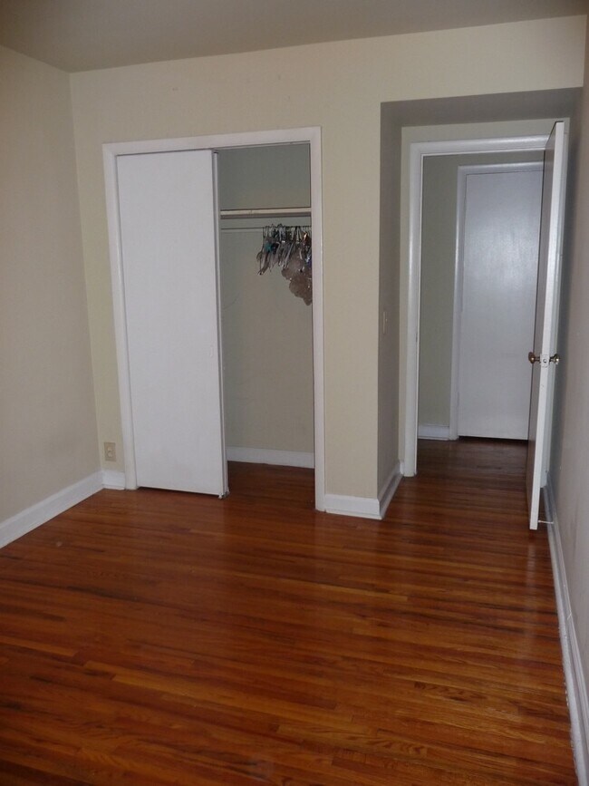 Building Photo - 246 White Bridge Rd