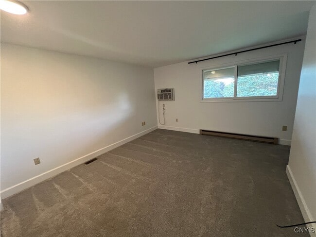 Building Photo - 47 W Utica St