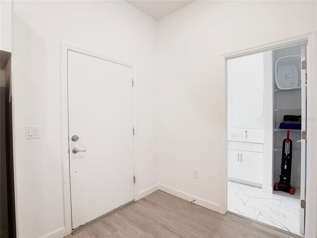 Building Photo - 332 Famagusta Dr