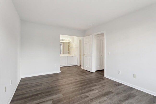 Building Photo - 3BR Townhouse | Main-Level Primary Suite | Gables at York County | Near Langley AFB & NASA