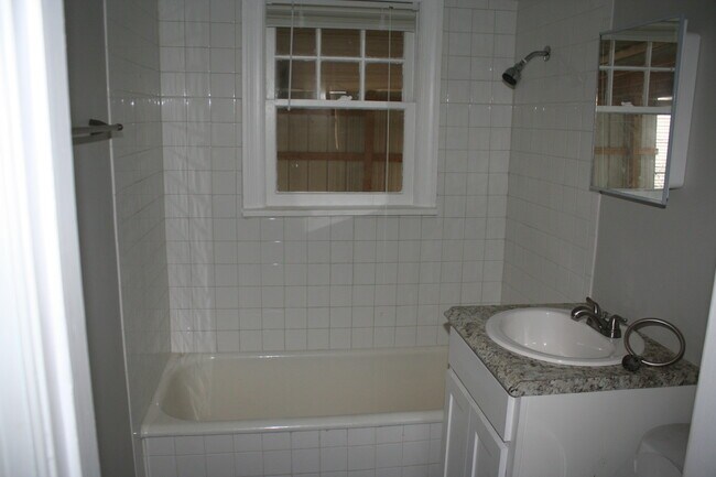 Building Photo - Beautiful North Side Craftsman!