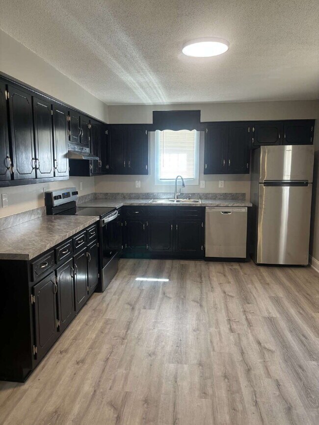 Building Photo - UNIQUE !  3-Bed Home with Scenic Views in ...