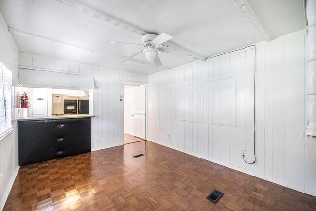 Building Photo - 920 Collins Ave