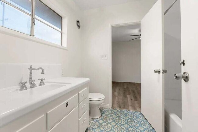 Building Photo - 590 N Cambridge St