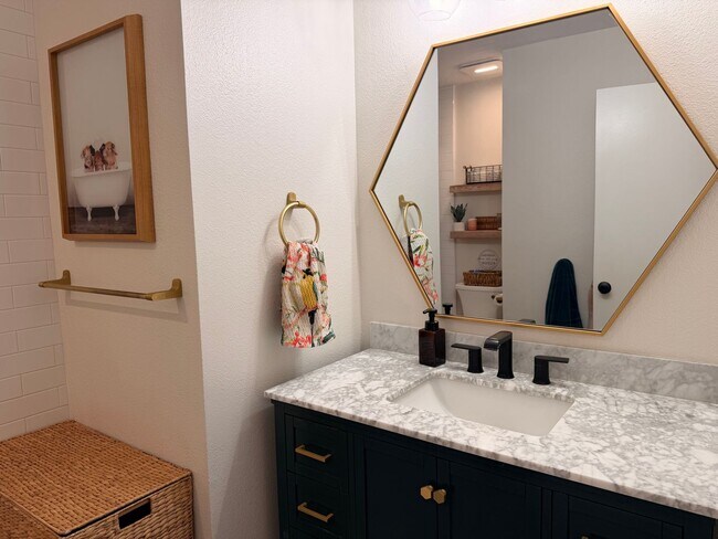 Building Photo - Nicely updated -one story home in Camarilo's desirable Mission Oaks Neighborhood