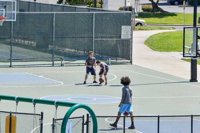 Building Photo - 142 Monaco Dr