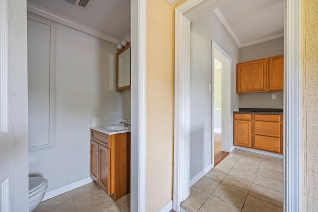 Building Photo - 4 bedroom home in Rich Creek!
