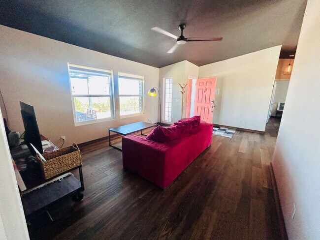 Building Photo - Updated 3 bd, 2 ba on 1.98 Acres with Hot Tub!