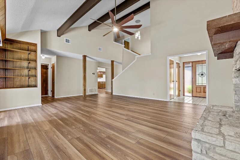 Building Photo - 8606 Mesa Dr