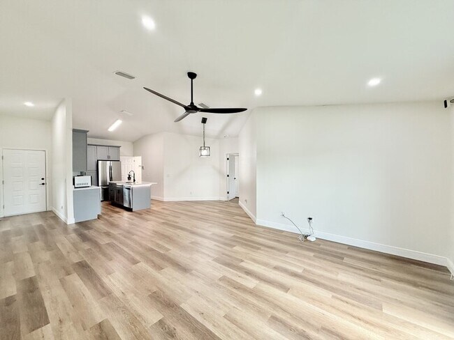 Building Photo - 12129 Buffington Ln