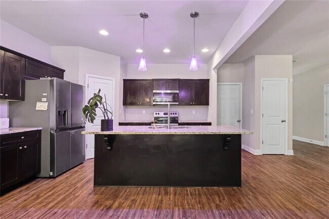 Building Photo - 350 McGiboney Ln