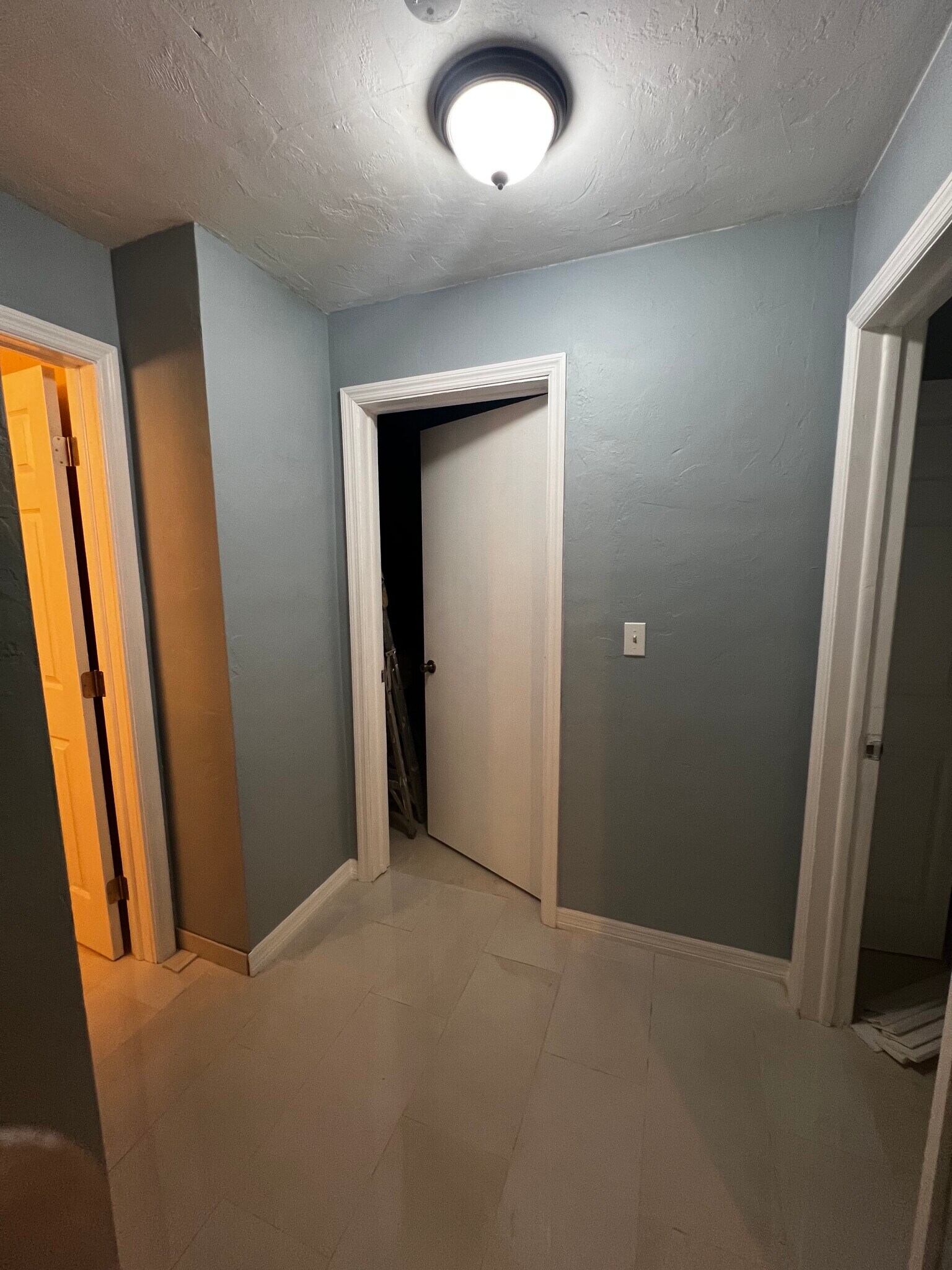 Building Photo - 4641 Myrtle Ln