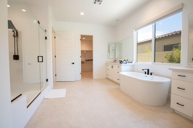 Building Photo - 57535 Cherrywood Pl