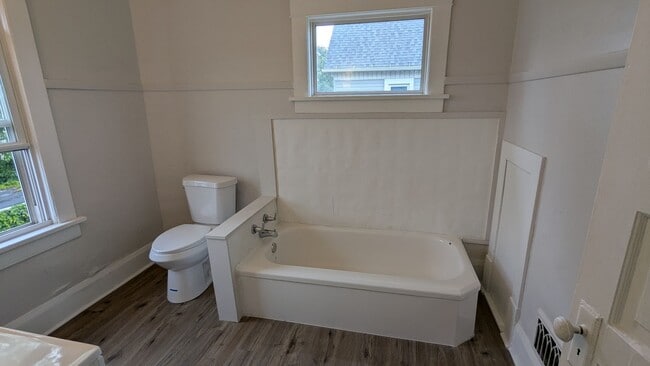 Building Photo - Charming Home for Rent in Scenic Canton: Y...