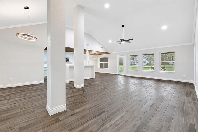 Building Photo - 14090 Waterview Dr