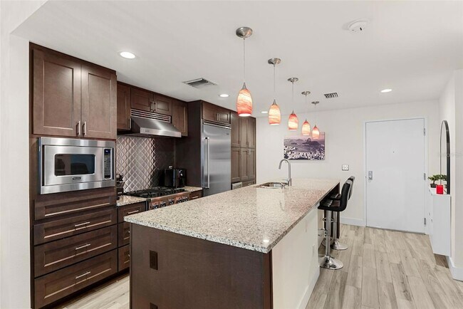 Building Photo - 1208 E Kennedy Blvd