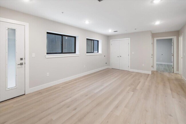 Building Photo - 526 64th St