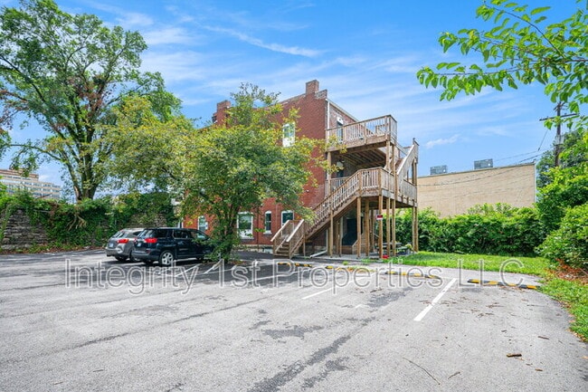 Building Photo - 740 Washington Blvd