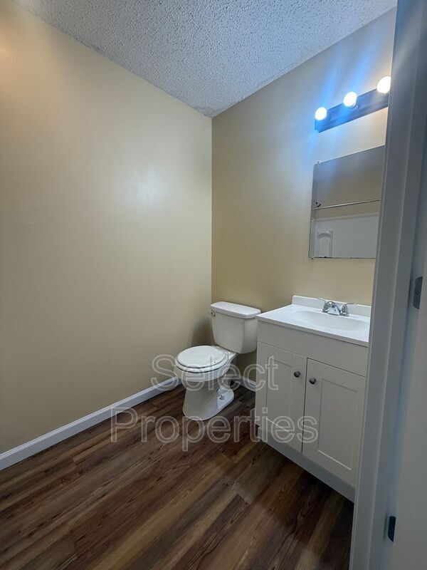 Building Photo - 1303 Dana Debbie St
