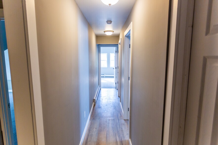 Building Photo - 366 Sigourney Street