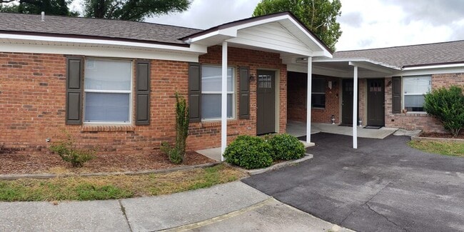 Primary Photo - Garden Manor
