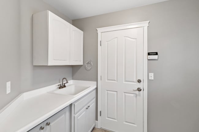 Building Photo - 3451 Woodbury Dr