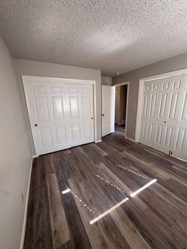 Building Photo - 1844 Cherokee Dr
