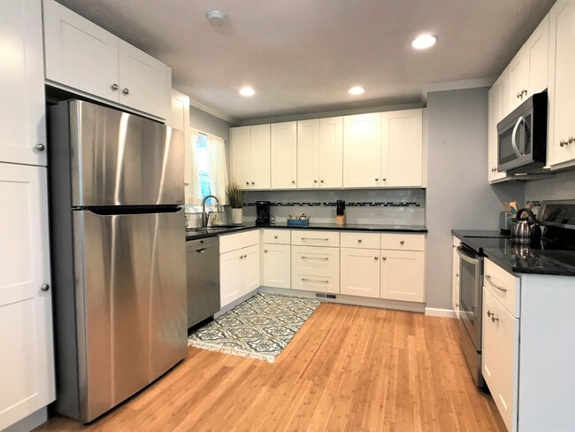 Building Photo - Wonderful Haw Creek Rental - Lawncare Incl...