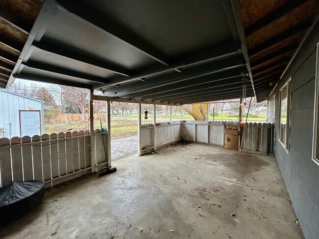 Building Photo - Spacious Single-Story Home on Corner Lot